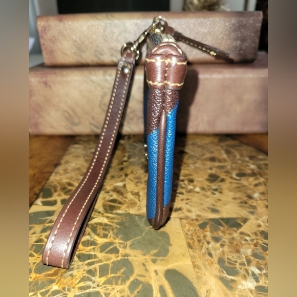 Dooney & Bourke wristlet brown and blue - Picture 4 of 8